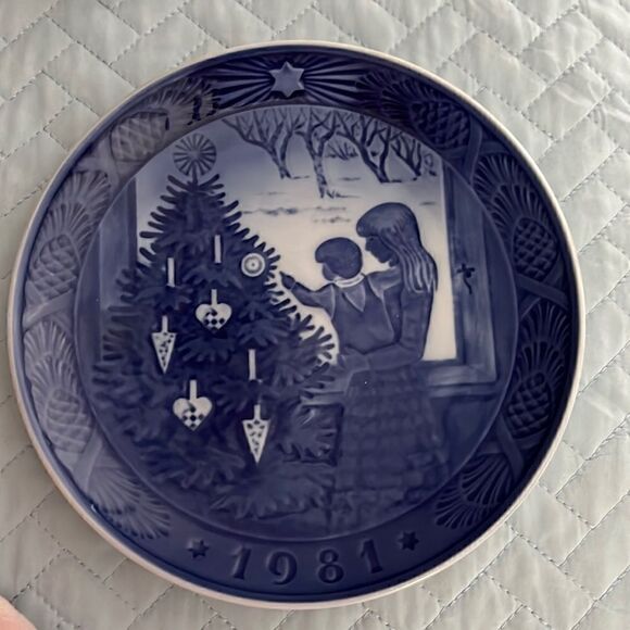 Vintage Royal Copenhagen 1981 Christmas Plate - Picture 1 of 3